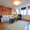 Wohnung Nr. 4 - Wohnzimmer, Sofa, Couchtisch 